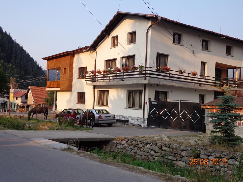 Family Hotel Ecorelax Madzhare 外观 照片